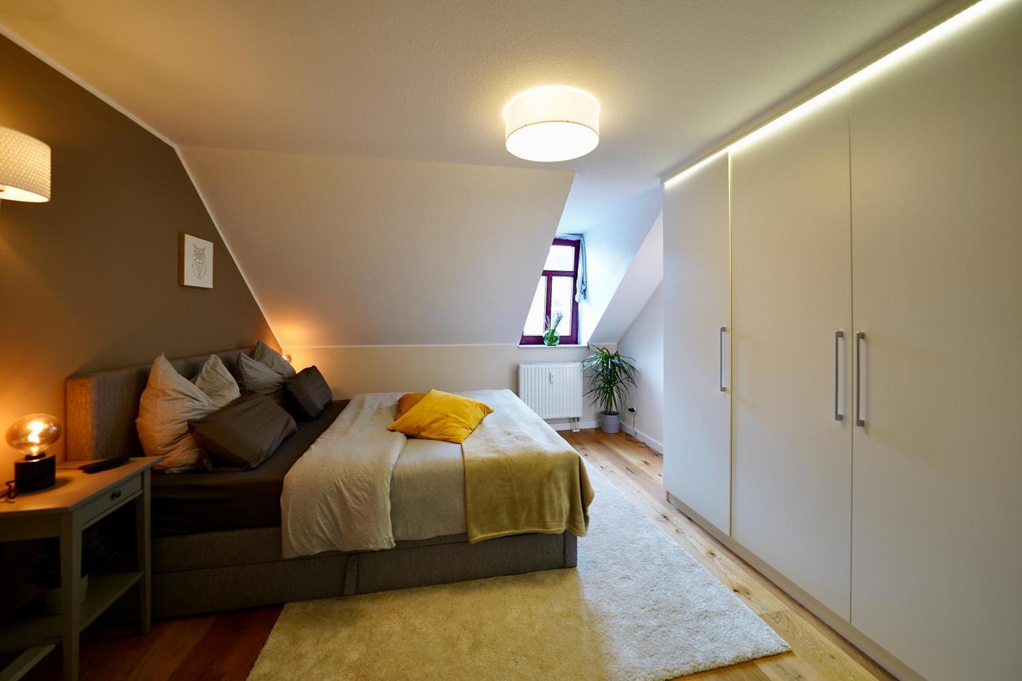 Edler Wohnraum Noble Stadtoase Mit Boxspringbett, Kaffeevollautomat & Parkplatz Zwickau Esterno foto